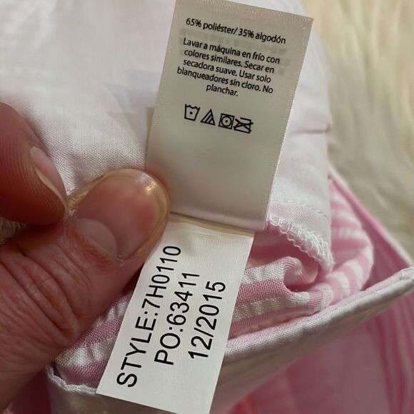 Vineyard Vines Girls Pink & White Seersucker Blue Whale Embroidered Shorts - Picture 6 of 6